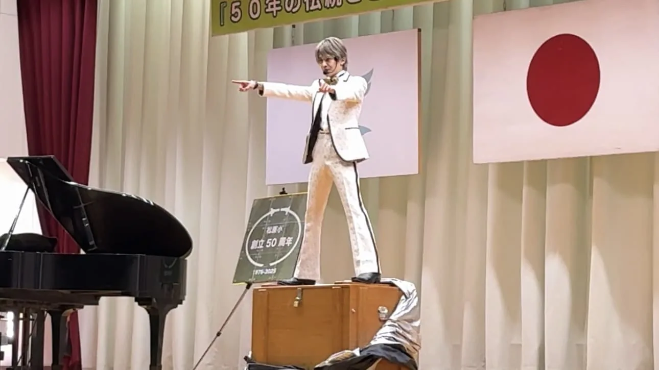 体育館での学校公演