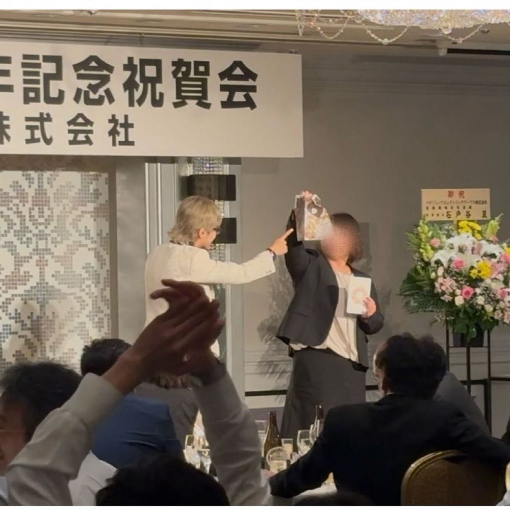 横浜のホテルで企業イベントにマジックショーを実施|100名規模の周年イベント事例
